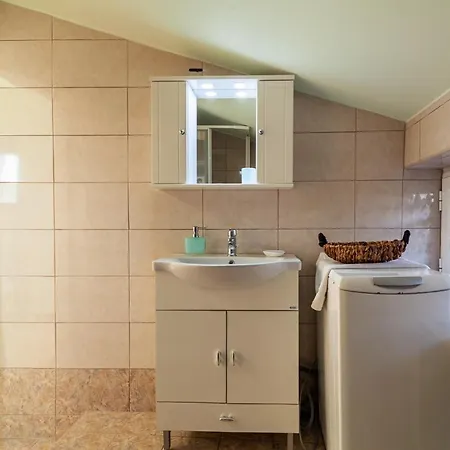 Bougainvillea Garden Retreats - Near The Beach Farai