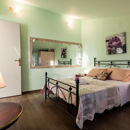 Bougainvillea Garden Retreats - Near The Beach דירה Faraí