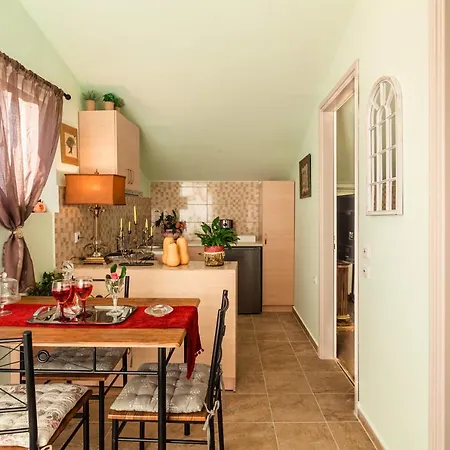 Bougainvillea Garden Retreats - Near The Beach * Faraí