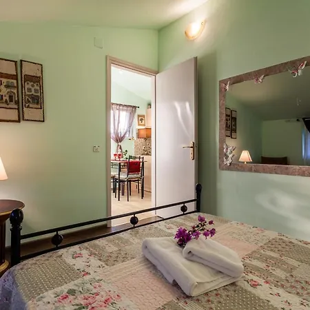 Bougainvillea Garden Retreats - Near The Beach דירה *
